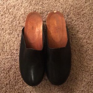 Coaster women’s clogs